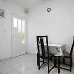 Апартаменти With Parking Space Mavarstica, Ciovo - 8685 Трогір