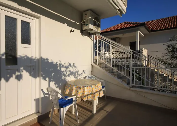 Appartement With Parking Space Mavarstica, Ciovo - 8685 *